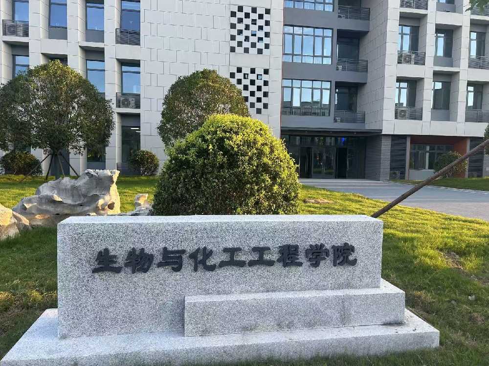 良庆区扬州职业大学体育场高杆灯项目